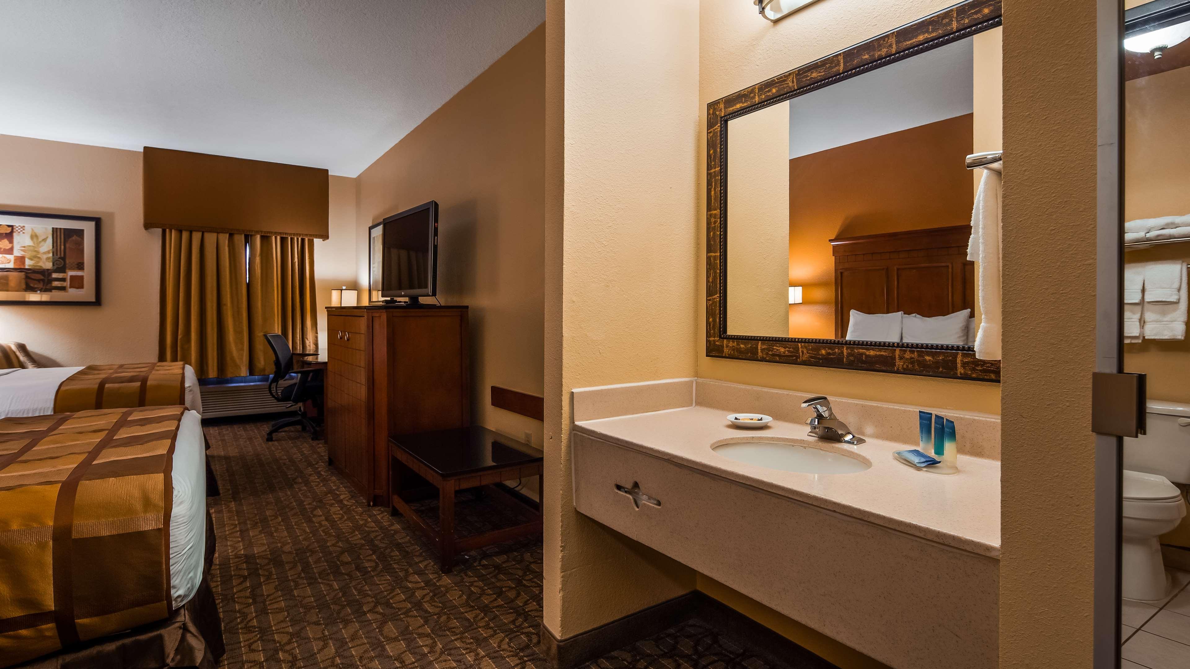 Best Western Plus Midwest Inn & Suites Salina Ngoại thất bức ảnh
